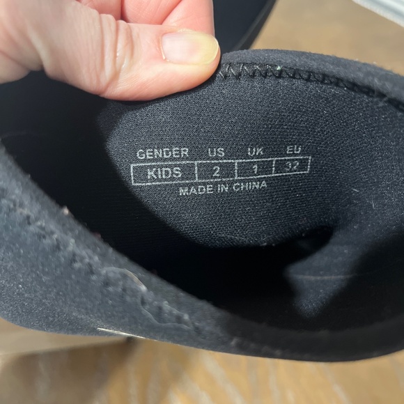 Kid’s muck black boots - Picture 2 of 7